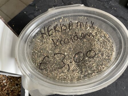 Herbamix kruidenmix voor alle soorten vogels  