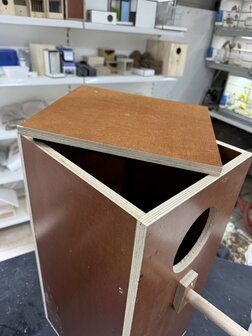 Exclusieve bosuil nestkast &ndash; betontriplex &ndash; groot model