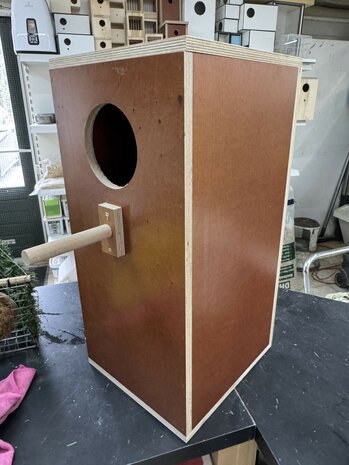 Exclusieve bosuil nestkast &ndash; betontriplex &ndash; groot model