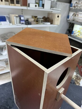 Exclusieve bosuil nestkast &ndash; betontriplex &ndash; groot model