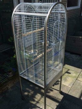 Mooie nieuwe papagaaienkooi met te openen bovenkant