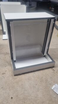 Voersilo's voor vogels van trespa en Plexiglas in verschillende afmetingen Voersilo's voor vogels van trespa en Plexiglas in verschillende afmetingen